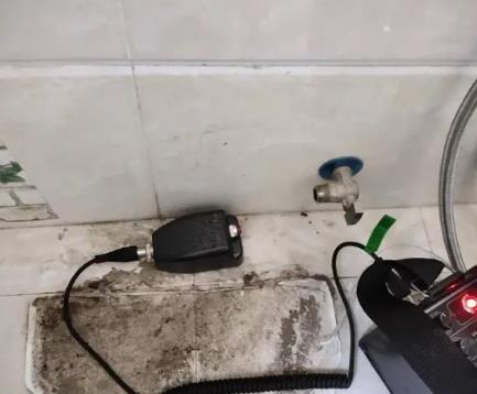 台前屋顶漏水维修公司分享下卫生间漏水的危害及解决方法